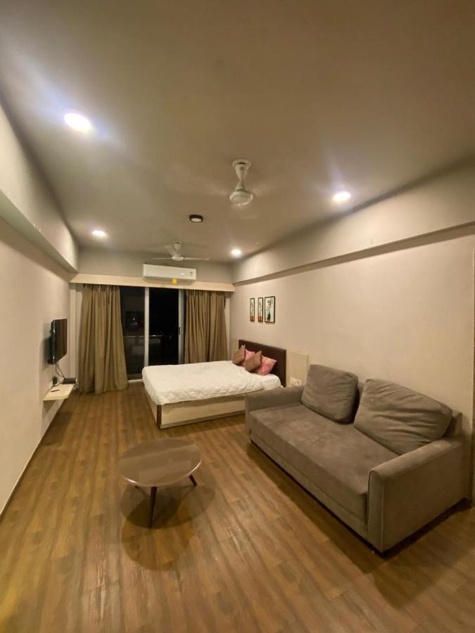 Weekend Address By Honest Homes 苏拉特 外观 照片