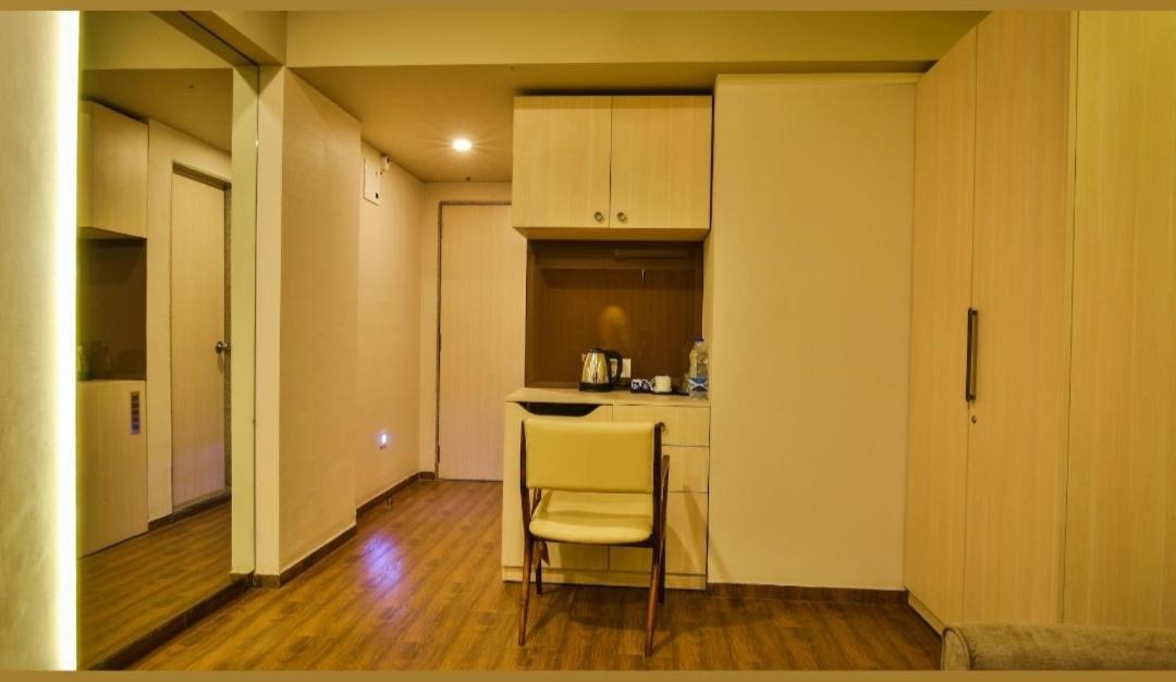 Weekend Address By Honest Homes 苏拉特 外观 照片